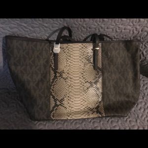 Michael Kors Jet Set Center Stripe MD Travel Tote